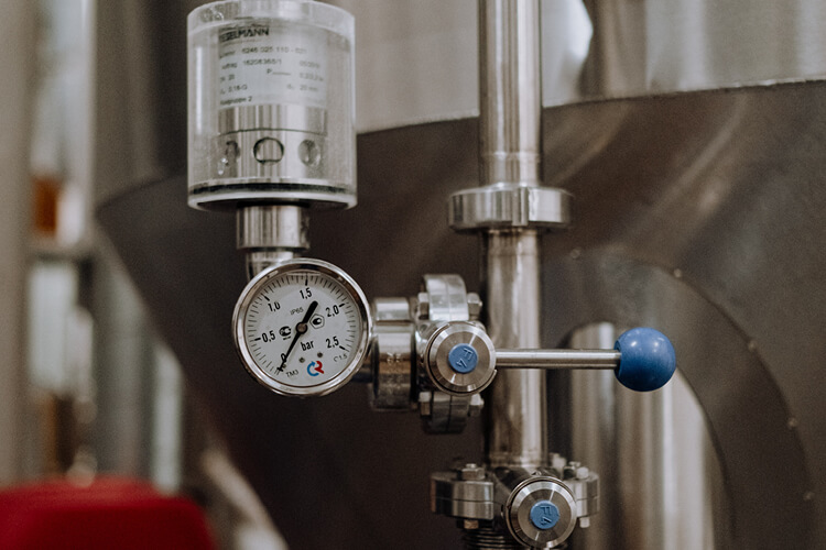 pressure gauges in pneumatic conveying processing facility